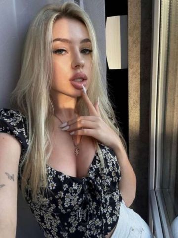 Наоми Школьный вид